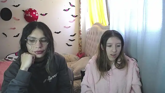 Snapshot of Briar_y_Blair chatting on 03-14-26, 02:11 Briar y Blair online show from 03-14-26, 02:11