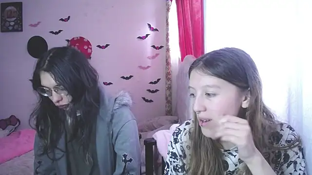 Snapshot of Briar_y_Blair chatting on 03-23-26, 03:49 Briar y Blair online show from 03-23-26, 03:49