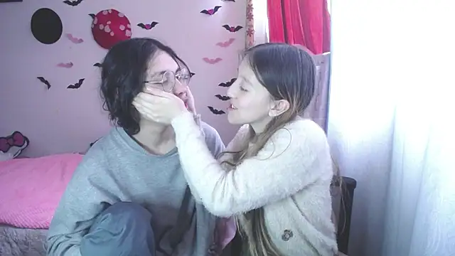 Snapshot of Briar_y_Blair chatting on 03-27-26, 04:18 Briar y Blair online show from 03-27-26, 04:18