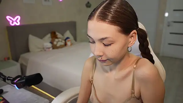 luna young online show from 05-01-26, 05:39