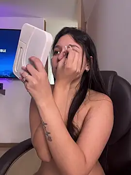 Camila sanchez25 online show from 05-13-26, 07:00