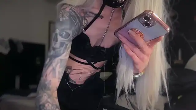 Snapshot of Melina_Diamond chatting on 03-19-26, 11:53 Melina Diamond online show from 03-19-26, 11:53