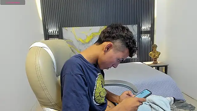 TaylerMiles online show from 01-17-26, 04:28