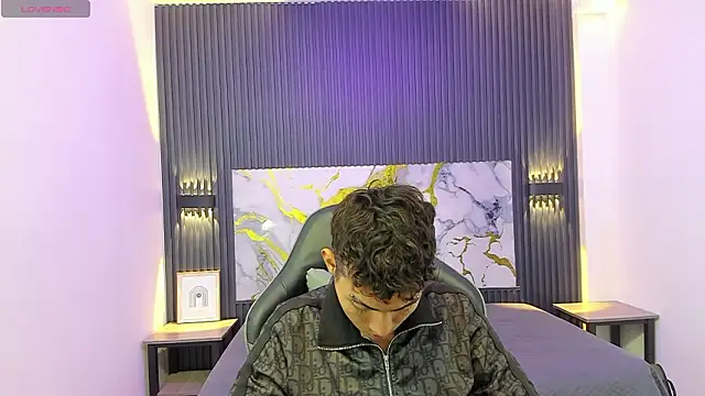 TaylerMiles online show from 02-02-26, 04:55