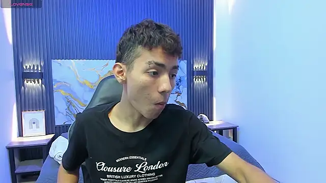 TaylerMiles online show from 02-03-26, 03:48