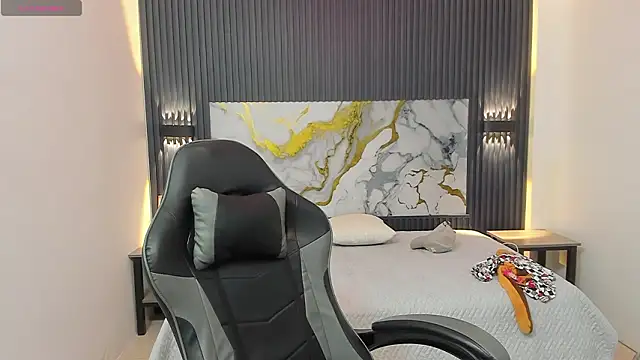 TaylerMiles online show from 02-06-26, 03:22