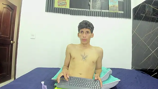 Snapshot of Emer_santos chatting on 03-06-26, 08:05 Emer santos online show from 03-06-26, 08:05