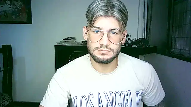 Snapshot of thedragonboyxxx chatting on 03-20-26, 02:27 thedragonboyxxx online show from 03-20-26, 02:27