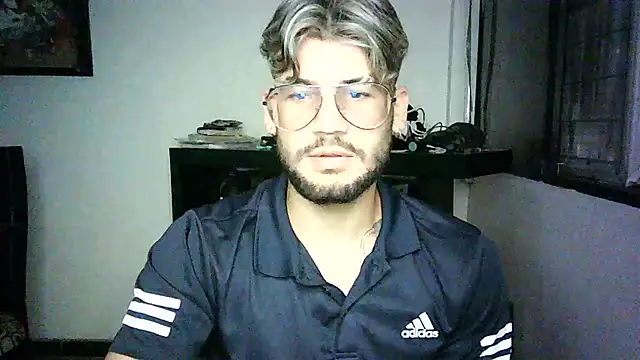 Snapshot of thedragonboyxxx chatting on 03-21-26, 03:44 thedragonboyxxx online show from 03-21-26, 03:44