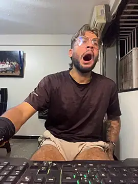 Snapshot of thedragonboyxxx chatting on 03-23-26, 04:05 thedragonboyxxx online show from 03-23-26, 04:05