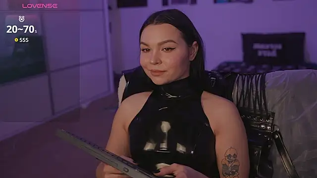 Snapshot of Dominatrix_Alice chatting on 03-04-26, 11:00 Dominatrix Alice online show from 03-04-26, 11:00