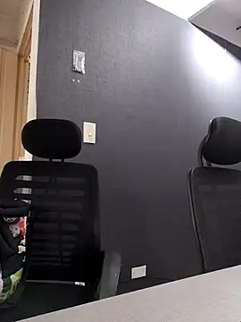 Venuz Rivers  online show from 12-17-25, 01:17