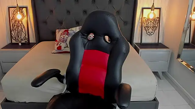 angelinemore online show from 12-17-25, 08:04