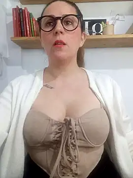 SofiEsteves online show from 05-11-26, 06:05