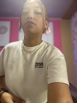 Snapshot of Kitty-LS chatting on 12-18-25, 01:17 Kitty-LS online show from 12-18-25, 01:17