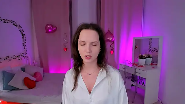 Snapshot of Ariadna_Shy chatting on 02-14-25, 10:25 Ariadna Shy online show from 02-14-25, 10:25