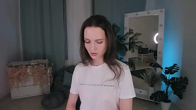 Snapshot of Ariadna_Shy chatting on 10-04-25, 09:02 Ariadna Shy online show from 10-04-25, 09:02