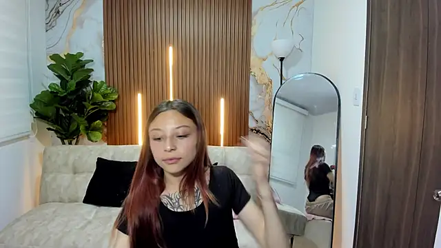 Nickie reed  online show from 12-17-25, 08:15