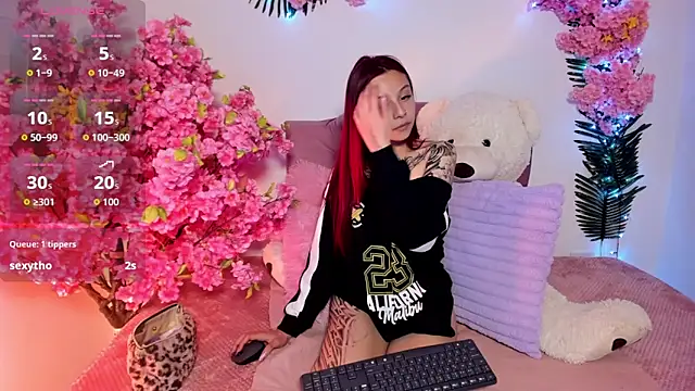 Nickie reed  online show from 02-23-26, 09:45