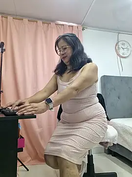 christy ant online show from 06-16-26, 06:21