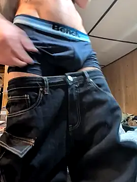 Snapshot of B8RHUNG chatting on 02-03-26, 01:15 B8RHUNG online show from 02-03-26, 01:15