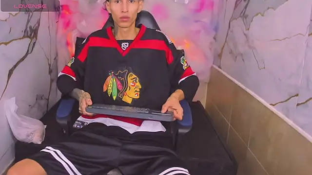 Daniel Deluc77 online show from 01-18-26, 01:04