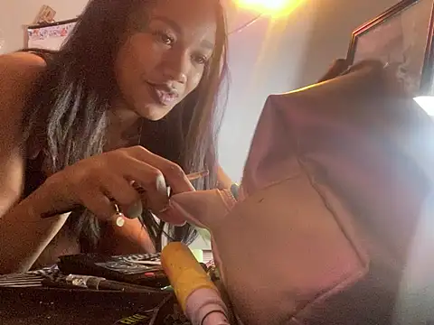 Snapshot of Ahlanacherae_creamz chatting on 01-15-26, 06:18 Ahlanacherae creamz online show from 01-15-26, 06:18