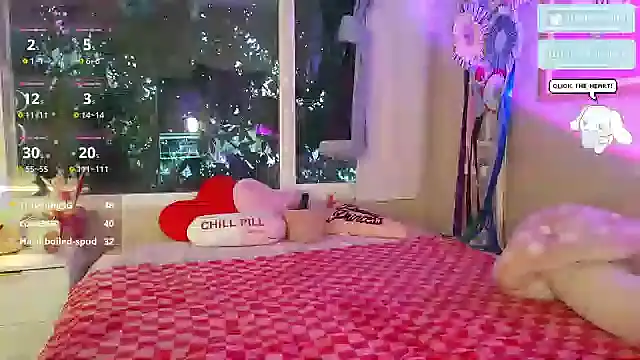 Snapshot of itscleomoon chatting on 02-13-26, 01:34 itscleomoon online show from 02-13-26, 01:34