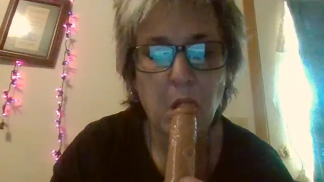 Snapshot of becky1111 chatting on 06-02-26, 12:45 becky1111 online show from 06-02-26, 12:45