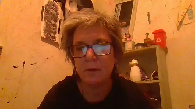 Snapshot of becky1111 chatting on 06-04-26, 12:00 becky1111 online show from 06-04-26, 12:00