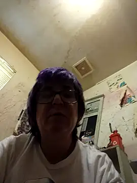 Snapshot of becky1111 chatting on 06-20-26, 10:23 becky1111 online show from 06-20-26, 10:23