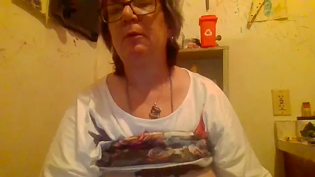 Snapshot of becky1111 chatting on 06-25-26, 10:09 becky1111 online show from 06-25-26, 10:09
