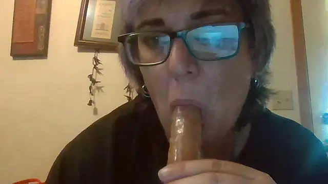 Snapshot of becky1111 chatting on 06-26-26, 11:53 becky1111 online show from 06-26-26, 11:53