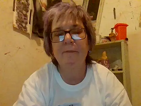Snapshot of becky1111 chatting on 06-27-26, 05:29 becky1111 online show from 06-27-26, 05:29