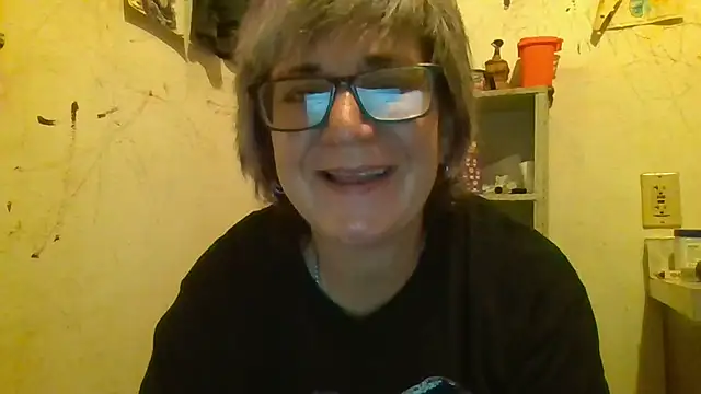 Snapshot of becky1111 chatting on 07-04-26, 02:07 becky1111 online show from 07-04-26, 02:07