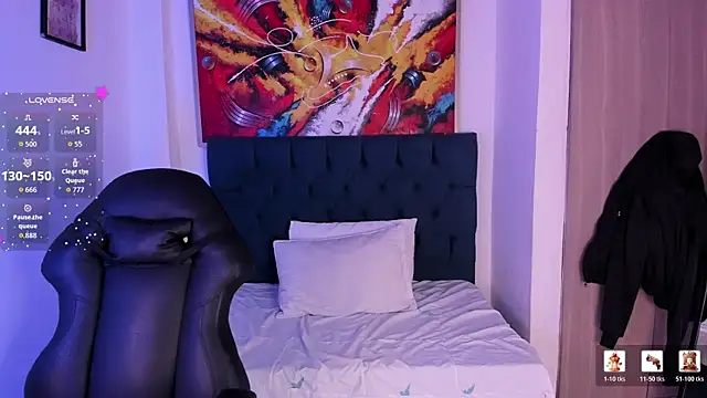 Violet Blazee online show from 12-23-25, 11:08