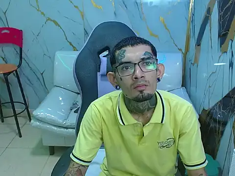 Boy tatto77 online show from 05-06-26, 11:48