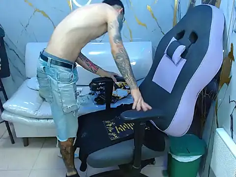 Boy tatto77 online show from 05-10-26, 11:37