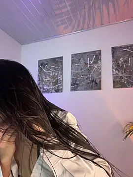 Snapshot of Nicollewest1 chatting on 05-25-26, 11:00 Nicollewest1 online show from 05-25-26, 11:00