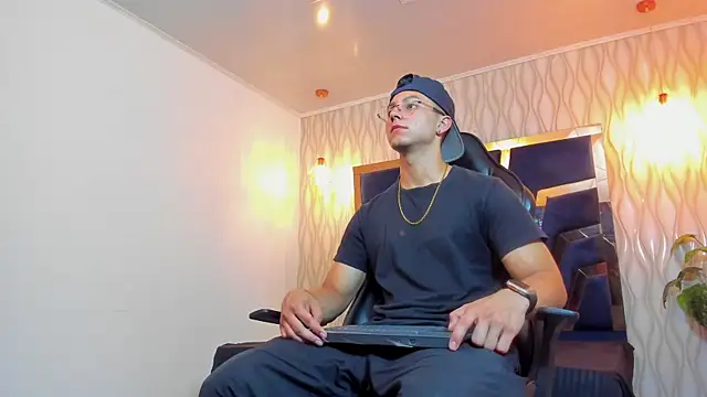 Noah Clarkk online show from 03-26-26, 05:29