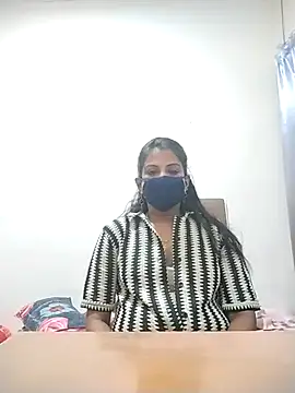 Snapshot of smallrainbow35 chatting on 06-18-26, 02:54 smallrainbow35 online show from 06-18-26, 02:54