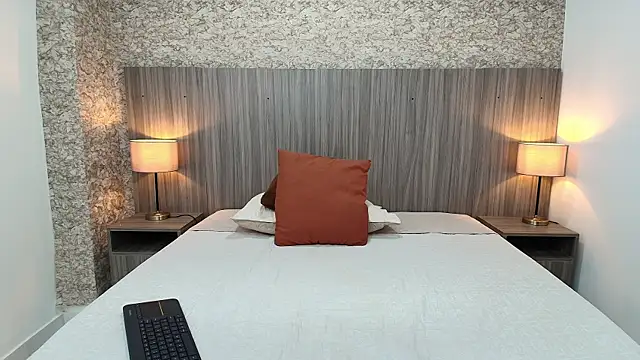 zoe bermudez online show from 12-23-25, 11:08