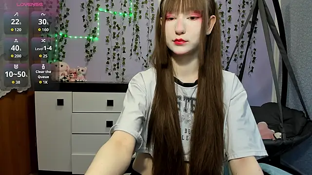 Snapshot of Yoonhee_ki chatting on 04-17-26, 02:09 Yoonhee ki online show from 04-17-26, 02:09