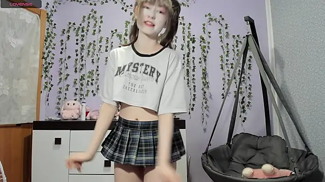 Yoonhee ki online show from 05-17-26, 04:25