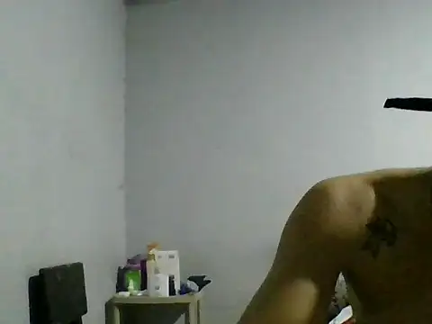Snapshot of Andresdelvez chatting on 05-07-26, 05:46 Andresdelvez online show from 05-07-26, 05:46