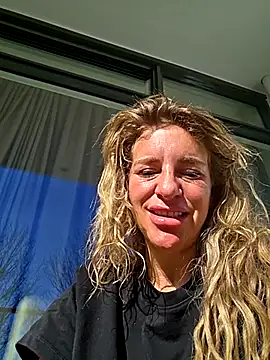 Snapshot of LaLynn chatting on 02-25-26, 11:31 LaLynn online show from 02-25-26, 11:31