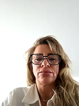 Snapshot of LaLynn chatting on 02-26-26, 03:55 LaLynn online show from 02-26-26, 03:55