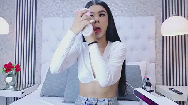 Snapshot of VioletGracee chatting on 02-25-26, 12:37 VioletGracee online show from 02-25-26, 12:37