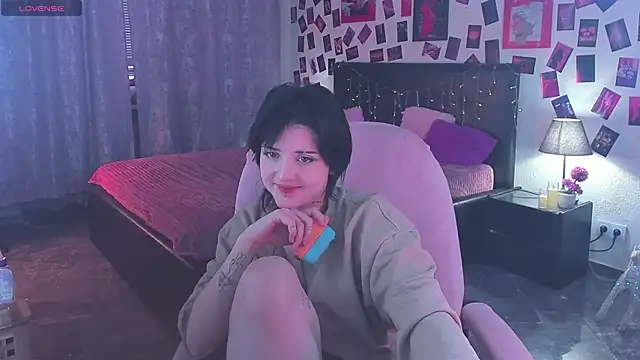 Snapshot of SarahShelby chatting on 02-12-26, 11:27 SarahShelby online show from 02-12-26, 11:27