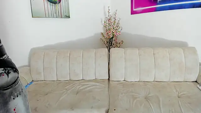 Snapshot of Hot_Max_1 chatting on 12-22-25, 09:01 Hot Max 1 online show from 12-22-25, 09:01